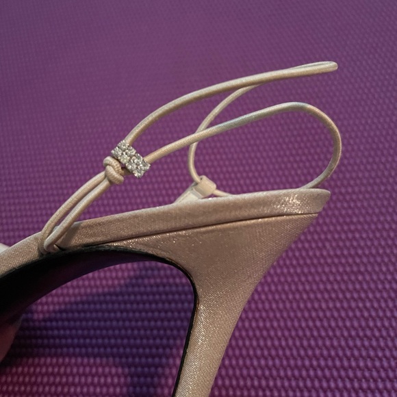 Stuart Weitzman’s slingback pumps in magic oyster sparkle lame ✨ - Picture 5 of 10